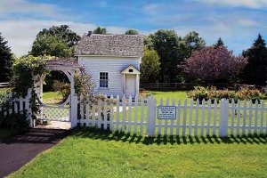 Karen-Bradleys-photo-of-the-Heritage-House
